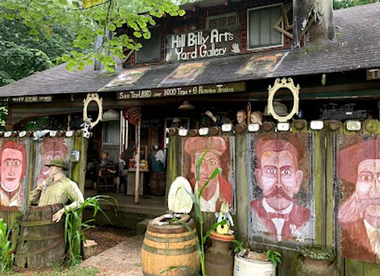 kentucky/eastern-mountain-coal-fields/attraction/apple-valley-hillbilly-garden-and-toyland
