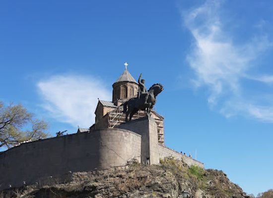 georgia/meskheti/attraction/statue-of-king-vakhtang-gorgasali