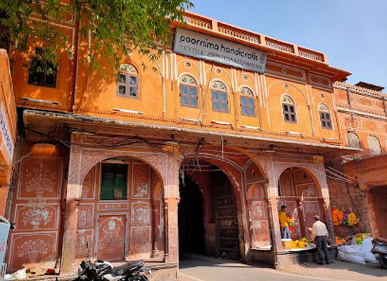india/jaipur/jantar-mantar/attraction/tripolia-gate