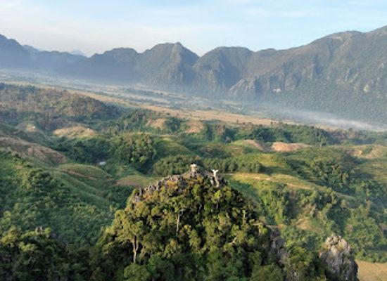 laos/xaisomboun-province/attraction/amazing-vang-vieng-paramotor