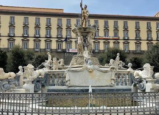 italy/naples/attraction/fountain-of-neptune