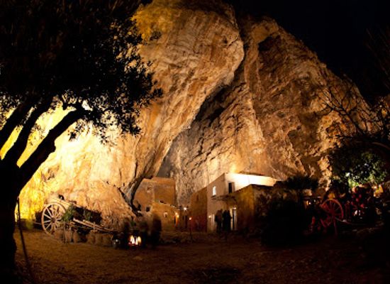 italy/sicily/attraction/grotta-mangiapane