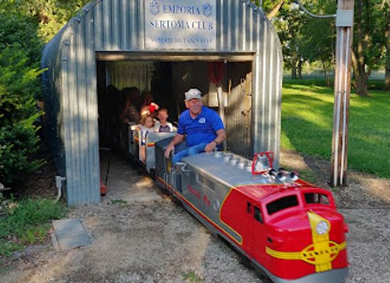 kansas/emporia/attraction/sodens-grove-park