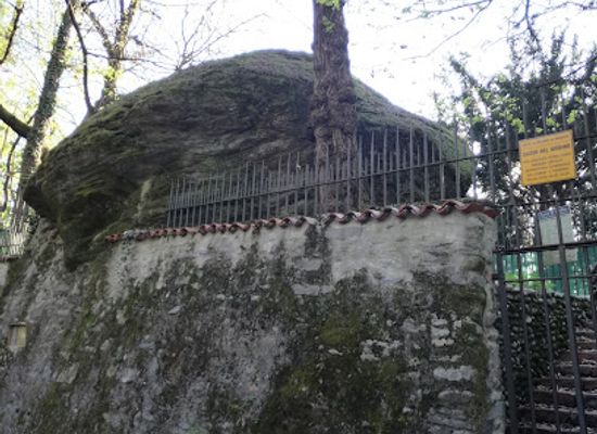 italy/brianza/attraction/monumento-naturale-regionale-del-sasso-di-guidino