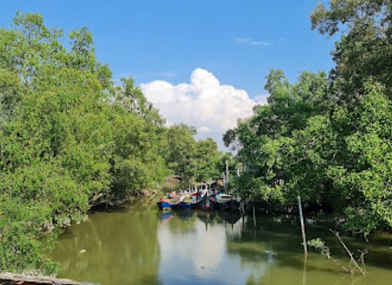 malaysia/selangor/attraction/sky-mirror-rainbow-jetty