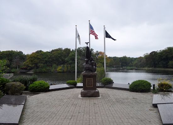 illinois/central-illinois/attraction/weldon-springs-state-park