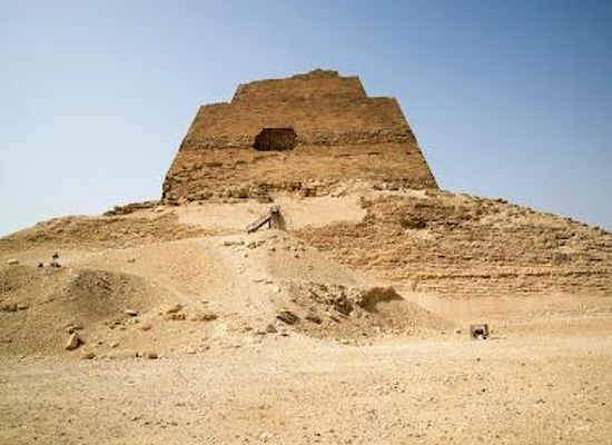 egypt/beni-suef/attraction/maydoum-pyramid