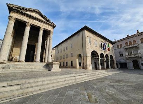 croatia/rovinj/attraction/temple-of-augustus