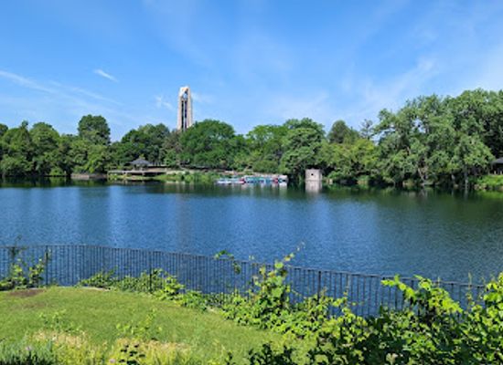illinois/naperville/attraction/riverwalk-park