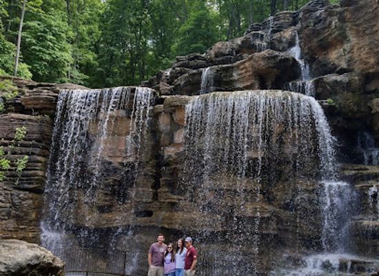 missouri/table-rock-lake/attraction/talking-rocks-cavern