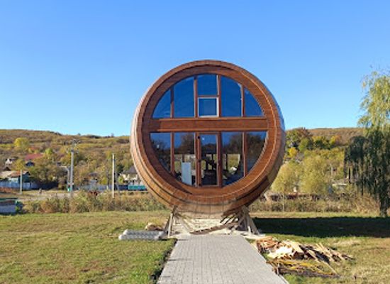 moldova/bessarabia/attraction/world-s-biggest-barrel