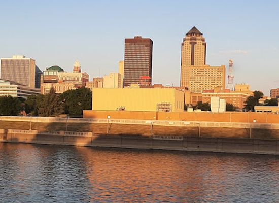 iowa/des-moines/downtown-des-moines/attraction/rotary-riverwalk-park