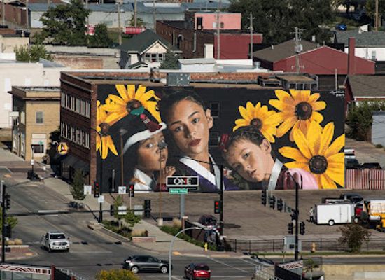 iowa/western-iowa/attraction/w7th-corridor-hanbok-mural-by-royyal-dog
