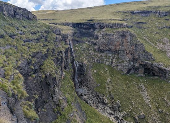 lesotho/afriski-mountain-resort/attraction/lepaqoa-waterfall