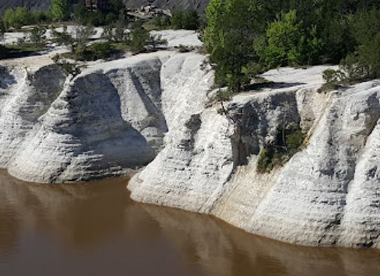 alabama/tombigbee-river-valley/attraction/white-cliffs-of-epes