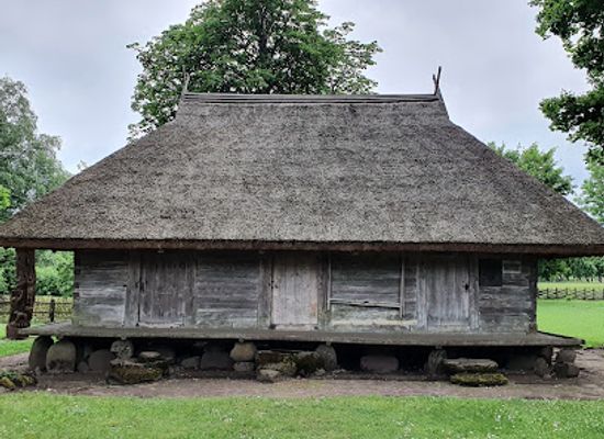 lithuania/samogitia/attraction/vyskupo-motiejaus-valanciaus-gimtines-muziejus