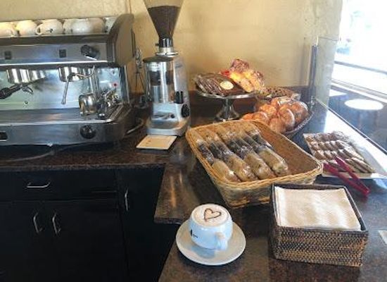 florida/sarasota-beaches/attraction/burns-court-bistro-wine-bar