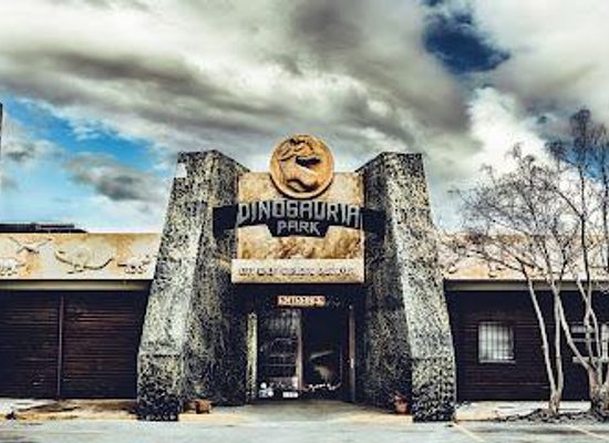 greece/crete/attraction/dinosauria-park