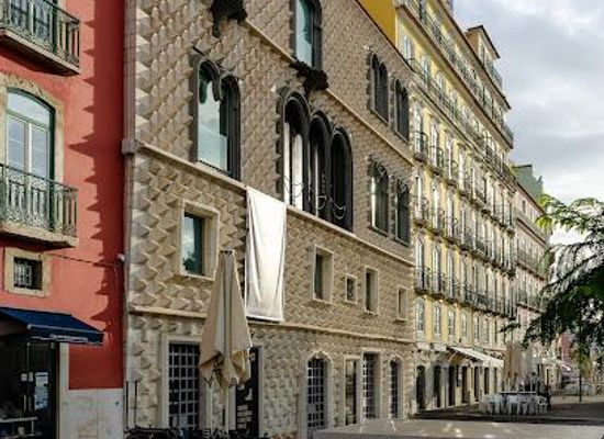 portugal/estremadura/attraction/casa-dos-bicos-jose-saramago-foundation