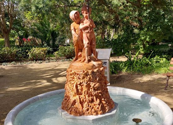 spain/cadiz/san-juan/attraction/fountain-of-the-children-with-an-umbrella