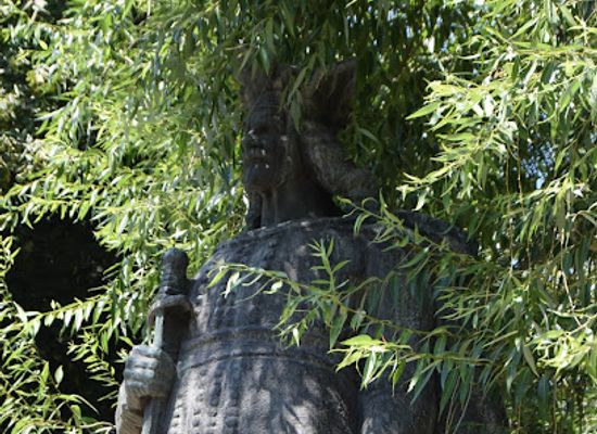 romania/teleorman/attraction/statue-of-mircea-cel-batran