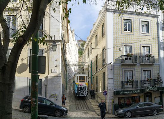portugal/lisbon/attraction/funicular-lavra