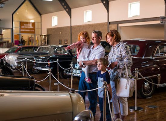 australia/western-new-south-wales/attraction/henry-parkes-centre