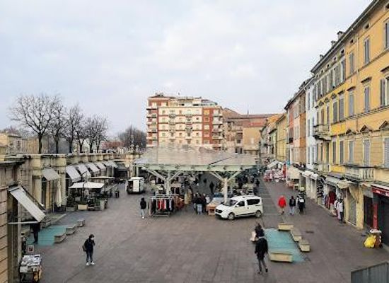 italy/parma/attraction/piazza-ghiaia