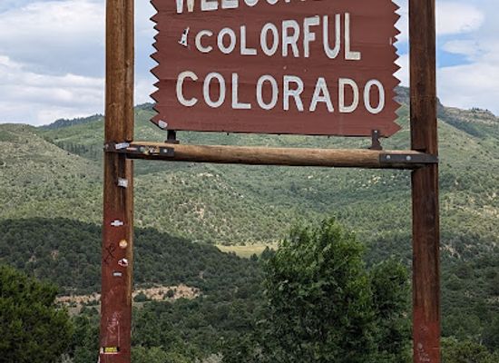 colorado/southern-colorado/attraction/colorado-state-line-welcome-sign