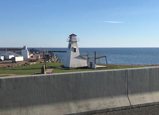 canada/maritimes/attraction/port-borden-pier-lighthouse