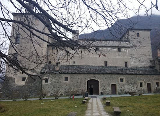 italy/valle-d-aosta/attraction/issogne-castle