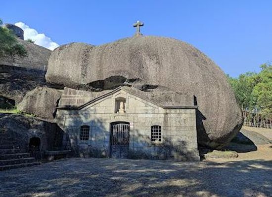 portugal/braga/attraction/santuario-de-nossa-senhora-da-lapa