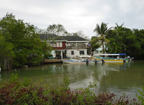 belize/central-belize/attraction/garbutt-s-fishing-lodge