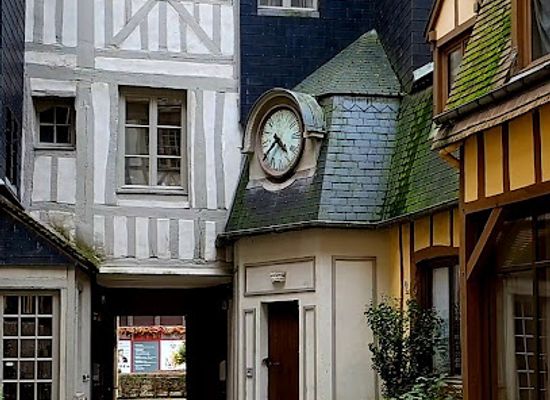 france/rouen/attraction/passage-de-la-petite-horloge