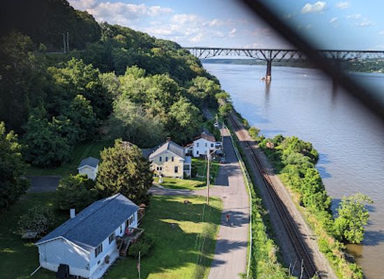 new-york/poughkeepsie/attraction/joseph-bertolozzi-s-bridge-music-pedestrian-entrance-east
