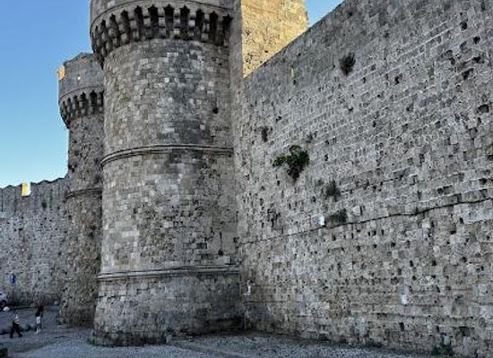 greece/rhodes/attraction/sea-gate