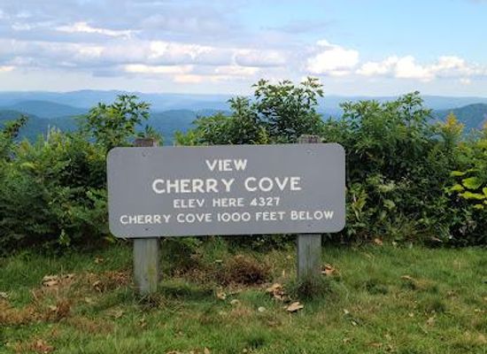 north-carolina/great-smoky-mountains/attraction/cherry-cove-overlook
