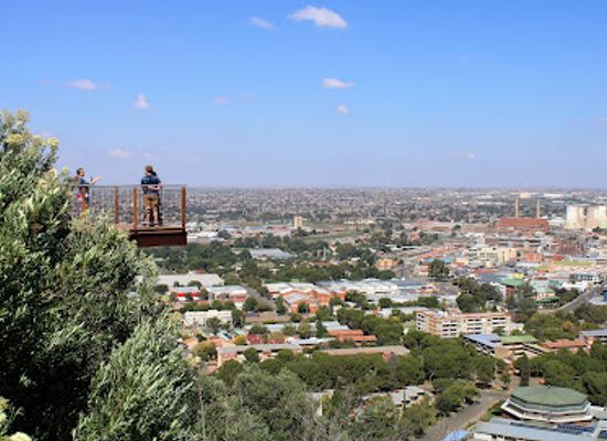 south-africa/free-state/attraction/nelson-mandela-statue