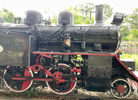 vietnam/dalat/xuan-huong-lake/attraction/dalat-train-village