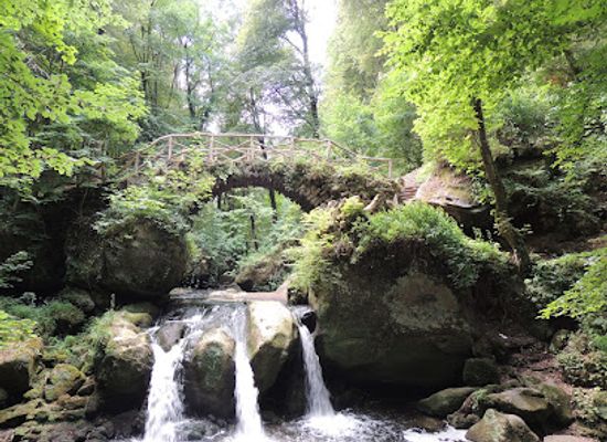 luxembourg/mullerthal/attraction/schiessentumpel-scheissendempel-waterfall