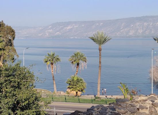 israel/tiberias/attraction/kinneret-courtyard