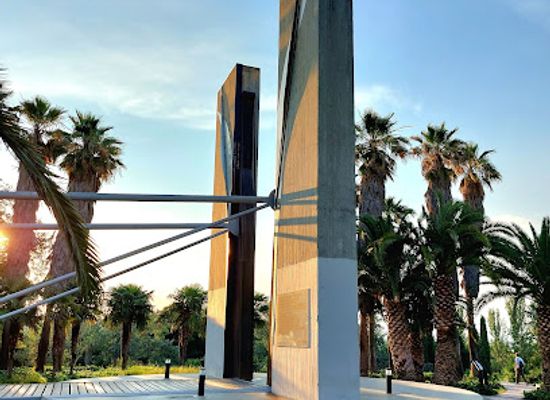 spain/madrid-community/attraction/puerta-el-arbol-de-la-vida