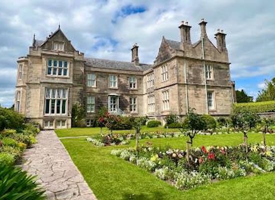 ireland/killarney/attraction/muckross-house