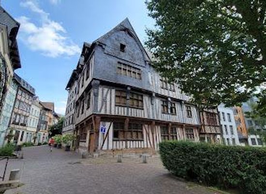 france/normandy/attraction/national-museum-of-education
