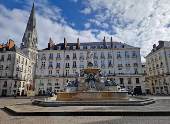france/nantes/quartier-de-la-creation/attraction/fontaine-de-la-loire