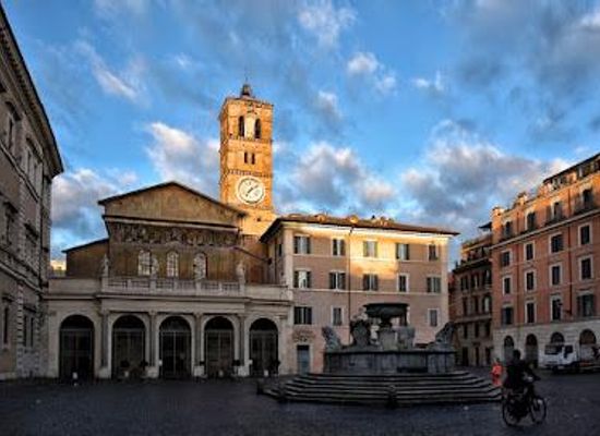 italy/rome/attraction/piazza-di-santa-maria-in-trastevere