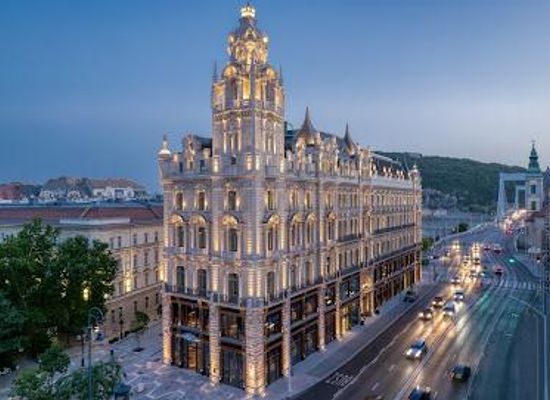 hungary/vac/attraction/klotild-palaces