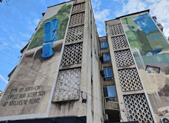 albania/tirana-plain/attraction/clothespin-sizmikazot-mural