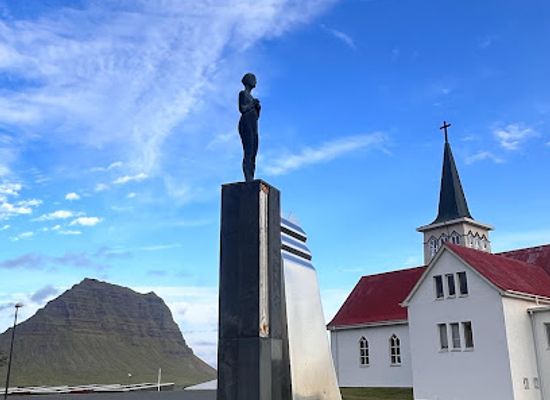 iceland/grundarfjorour-area/attraction/syn-statue-by-steinunn-borarinsdottir