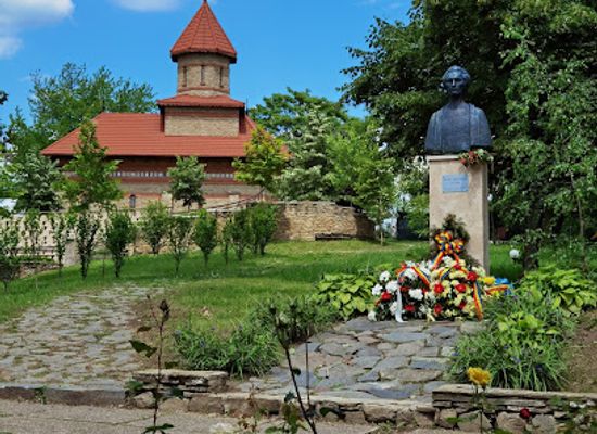 romania/botosani/attraction/memorialul-ipotesti-centrul-national-de-studii-mihai-eminescu